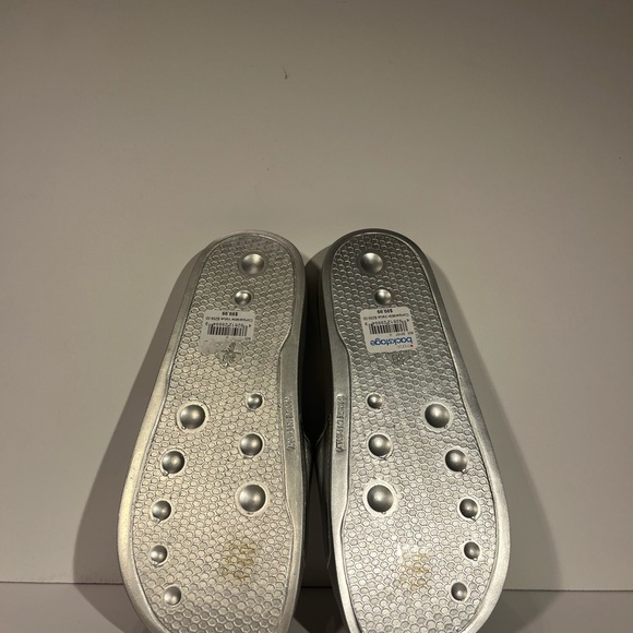 Original Valentino women's slippers bought at Macy's - Picture 3 of 6